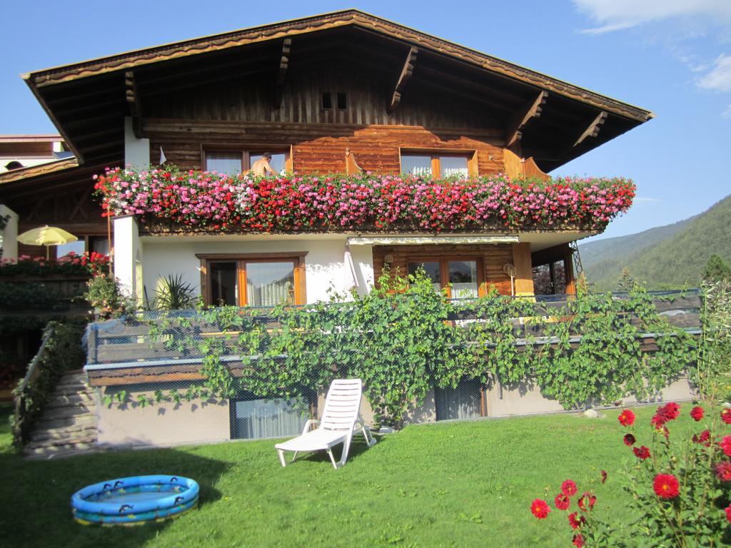 Haus Kroessbacher Homestay Fulpmes