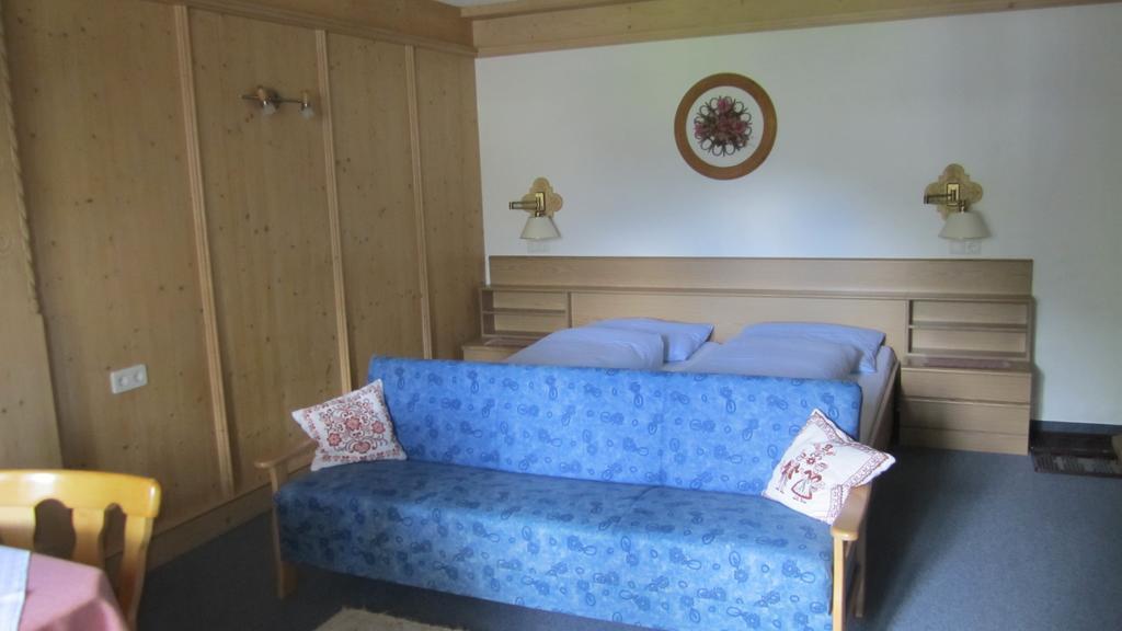 Haus Kroessbacher Homestay *